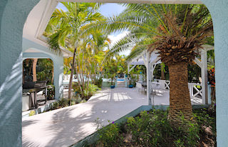 Villa Tropica Lounge.jpg