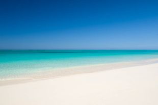 World famous beach of Turks and Caicos at walking distance of Villa